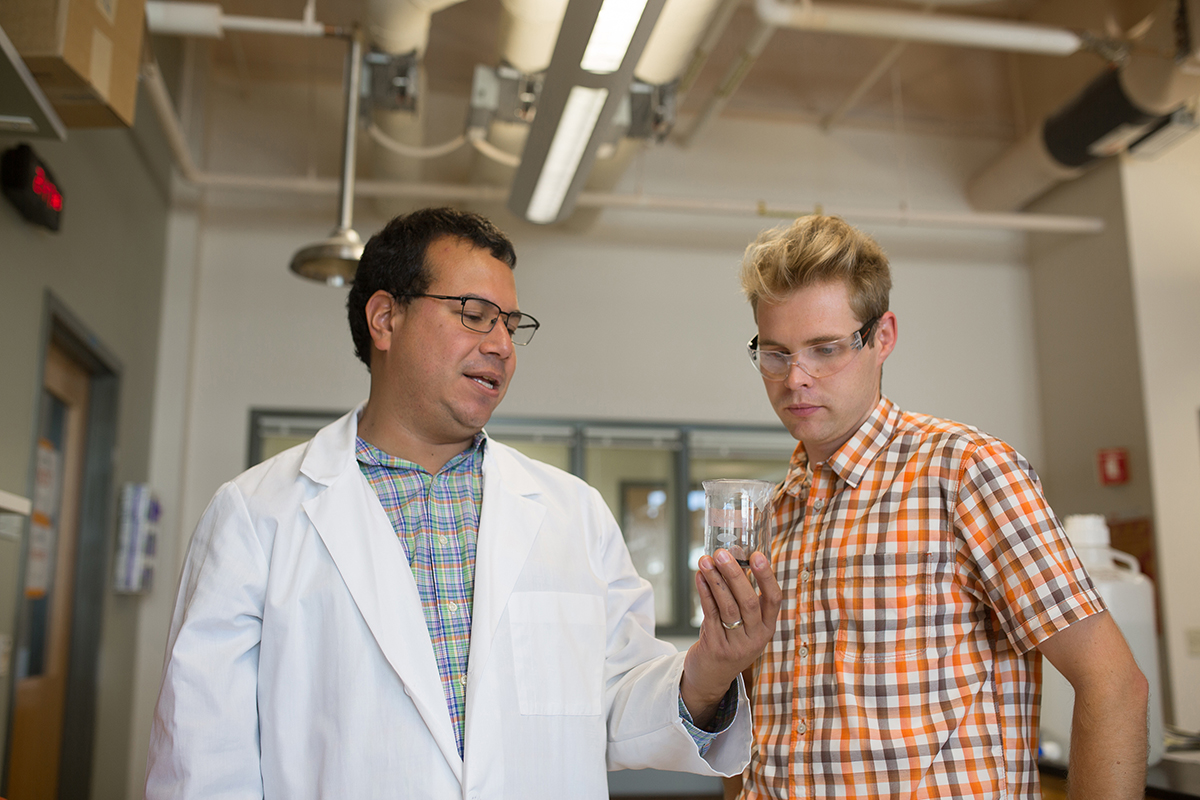 photo of Jose Cerrato and student in laboratory